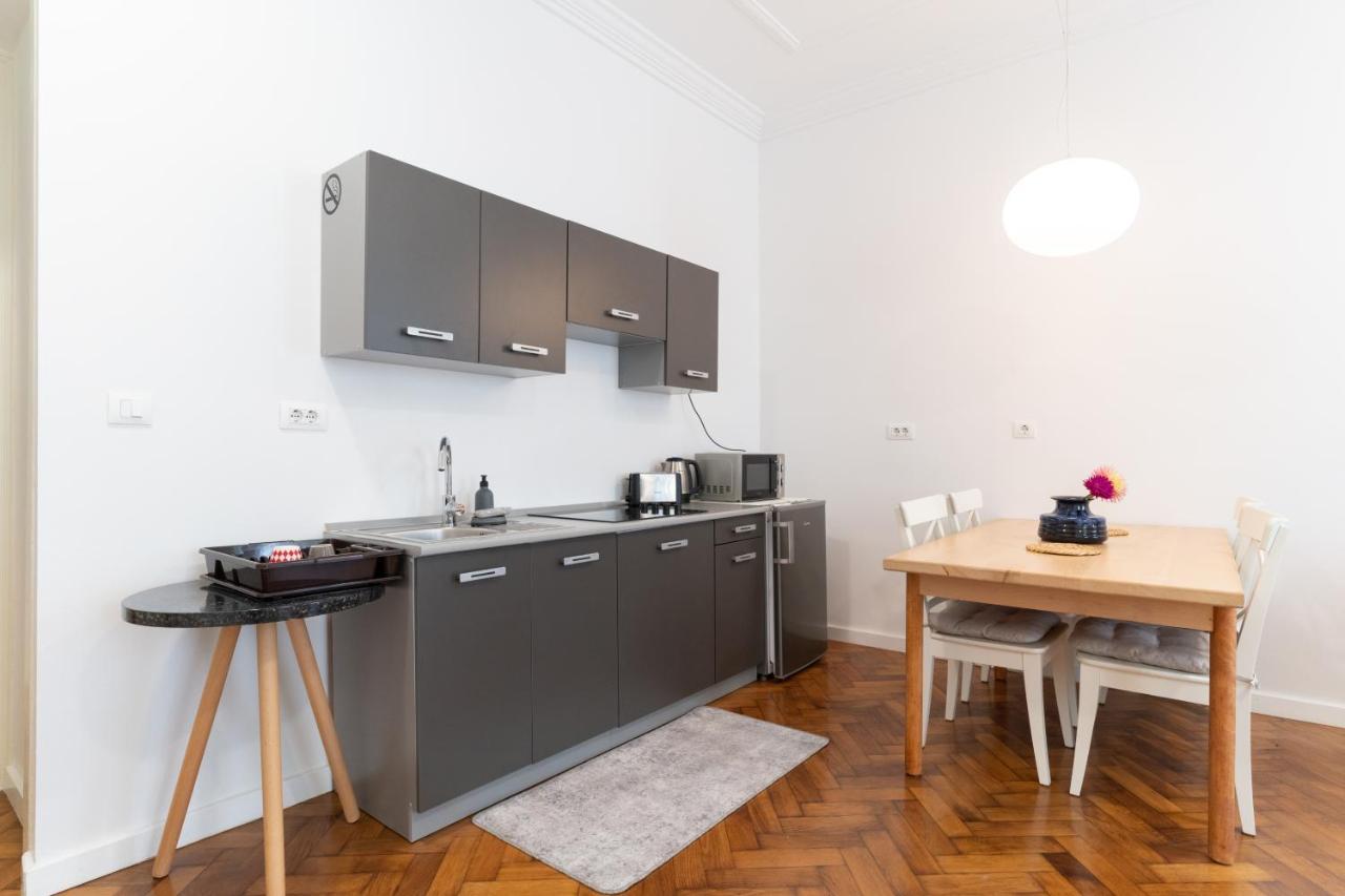Mimi Carera Apartment & Room 로비니 외부 사진